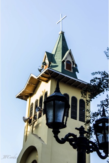 Tour por Isla de Maipo. Campanario de Nuestra Señora de la Merced. Santiago Chile