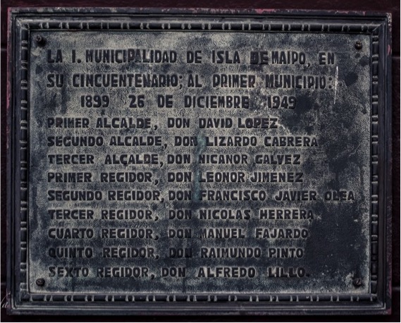 Tour por Isla de Maipo. Placa conmemorativa del cincuenta aniversario. Santiago Chile