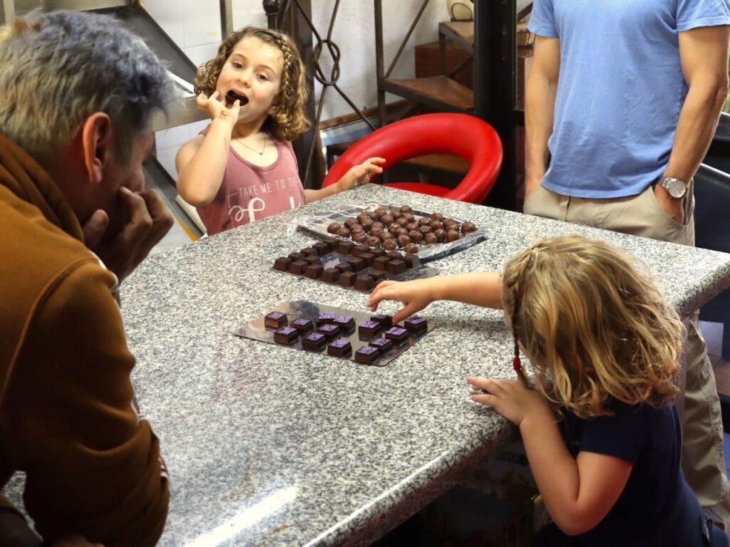 Haciendo chocolate en isla de maipo